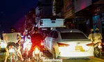 Sokaklar arabalar nedeniyle sular altında kaldı, Thai Nguyen kurtarma ekipleri selden sonra arabaları 'kurtarmak' için bütün gece ayakta kaldı