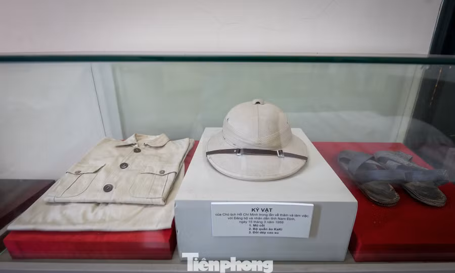 Những kỷ vật thiêng liêng của Bác Hồ trong ba lần về thăm nhà máy Dệt Nam Định