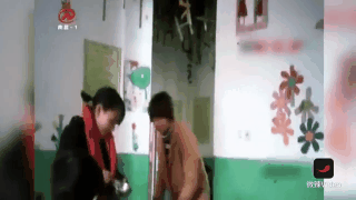 Những đứa trẻ bị hành hạ theo nhiều cách khác nhau.