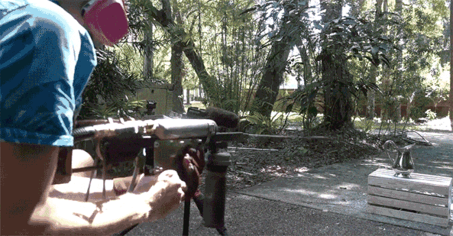 Khẩu súng phun hợp kim thiếc nóng chảy.