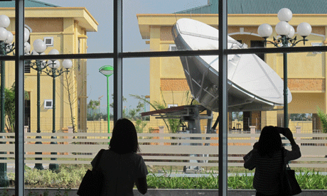 Chảo vệ tinh kết nối thông tin giữ liệu từ các Trung tâm điều hành bay. Ảnh: Vietnamnet