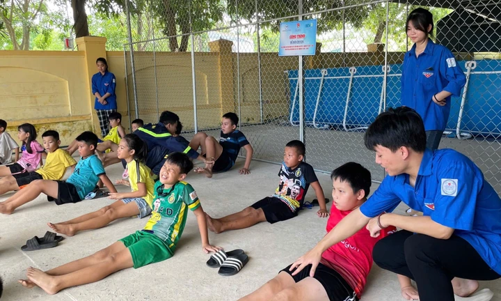Lớp dạy bơi miễn phí cho thiếu nhi ở Hà Tĩnh 