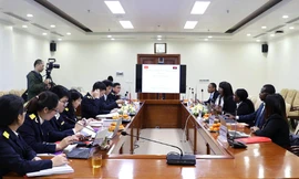 Quang cảnh buổi đàm phán Hiệp định tránh đánh thuế hai lần giữa Việt Nam và Ăng-gô-la. 