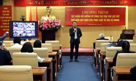 Giảng viên TS. Cam Anh Tuấn với chuyên đề về Quy định hiện hành và hướng dẫn thực hiện một số nghiệp vụ trong công tác văn thư.