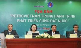 Các đại biểu tham gia tọa đàm “Petrovietnam trong hành trình phát triển cùng đất nước”.
