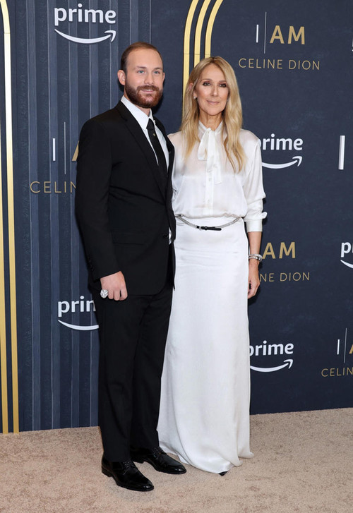 Celine Dion xuất hiện trong buổi ra mắt phim I am Celine Dion cùng con trai. Celine Dion xuất hiện trong buổi ra mắt phim I am Celine Dion cùng con trai.