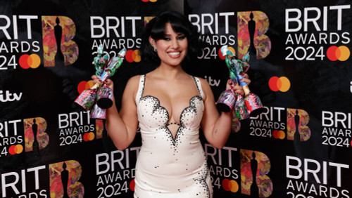 Raye đã có chiến thắng kỷ lục với 6 giải BRIT Awards 2024.