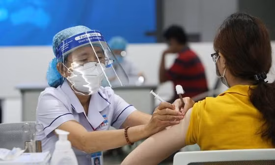 Vì sao tiêm vắc xin ngừa COVID-19 mũi 3 tại Đồng Nai còn thấp? 