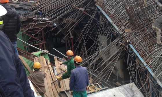 Hiện trường vụ sập giàn giáo