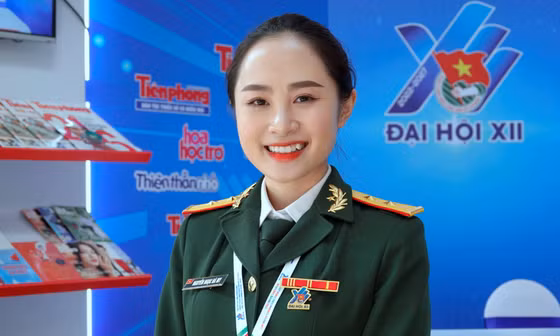 Áo lính Gen Z gửi niềm tin, trao kỳ vọng