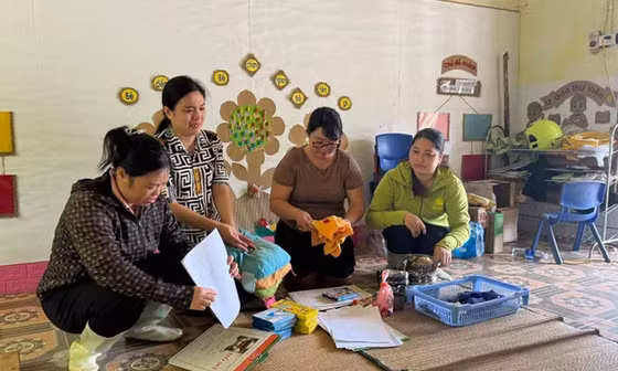 Những câu chuyện nhói lòng giữa đợt lũ miền Bắc: Lớp mầm non chỉ còn nửa sĩ số