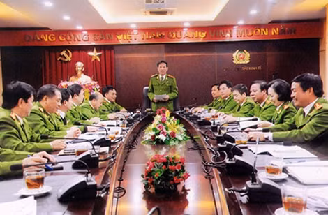 Thiếu tướng Nguyễn Đức Thịnh, Cục trưởng Cục Cảnh sát điều tra tội phạm về kinh tế và tham nhũng đang chỉ đạo điều tra vụ lừa đảo ở Công ty Liên kết Việt.