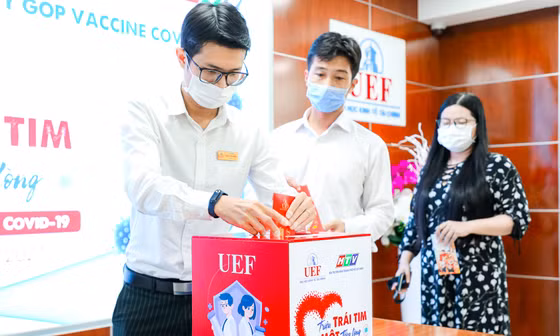 Sinh viên, giảng viên UEF chung tay quyên góp vaccine đẩy lùi COVID-19