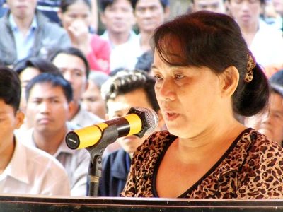 Bảo mẫu 'tắm đòn' trẻ lĩnh 24 tháng tù giam