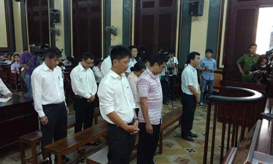 Các bị cáo trong vụ án VN Pharma. Ảnh Tân Châu