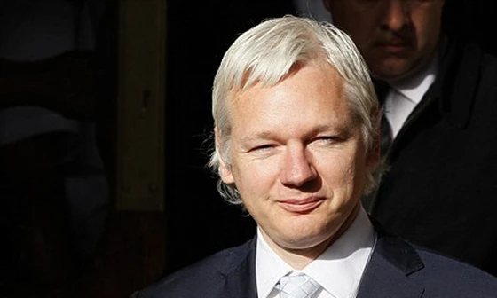 Ông chủ WikiLeaks quyết không nộp mình