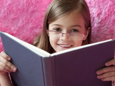 Học thêm quá nhiều khiến trẻ tăng nguy cơ bệnh về mắt