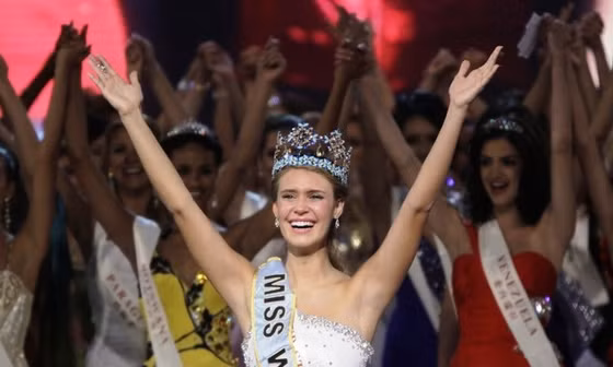 Giây phút đăng quang của Tân hoa hậu Thế giới