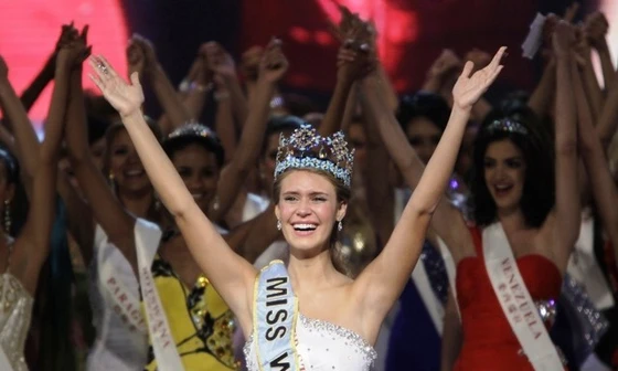 Giây phút đăng quang của Tân hoa hậu Thế giới