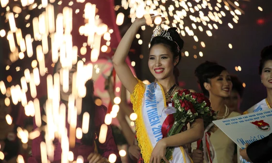 Bùi Thị Hương phút đăng quang