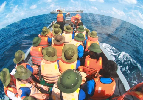 Biển đảo quê hương 'hội tụ' về Hà Nội