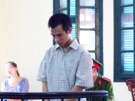 Nguyễn Hữu Dưỡng cúi mặt nhận tội