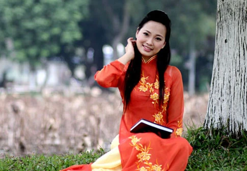 Á khôi Diệu Linh khoe nét ngà duyên dáng