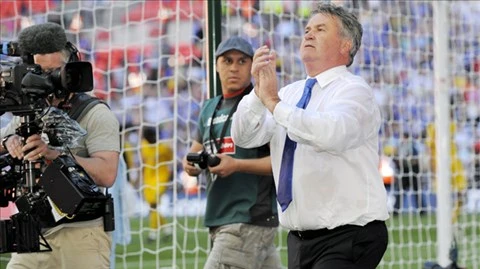 Guus Hiddink có tính cách và chiến thuật khác hoàn toàn Van Gaal