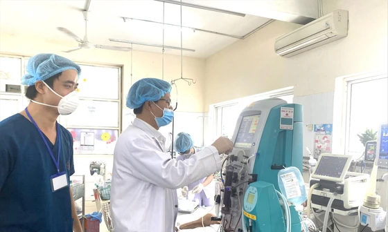 Nhiều ca mắc COVID nặng, trưng dụng 1 bệnh viện