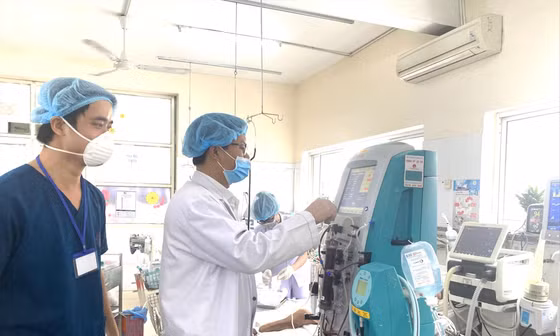 Nhiều ca mắc COVID nặng, trưng dụng 1 bệnh viện