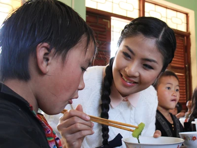 Anh đã dìu tôi bước qua thời thiếu nữ...