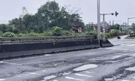 Sau nhiều ngày mưa lớn kéo dài, Quốc lộ 1A qua Quảng Trị hư hỏng nặng