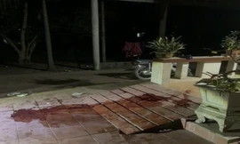 Người đàn ông bị đánh gục sau khi vác kiếm 'lùa' nhóm đòi nợ 