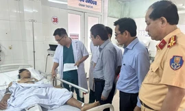 Lãnh đạo tỉnh Quảng Trị thăm hỏi, động viên các nạn nhân vụ xe tải lao vào chợ làm 12 người thương vong