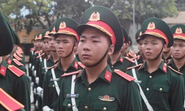 Chiến sĩ tham gia diễu binh A80 nén nỗi đau bố mất để hoàn thành tốt nhiệm vụ