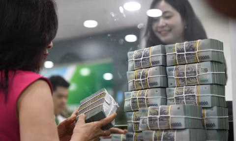 Lãi suất huy động vượt 9%/năm, Ngân hàng Nhà nước lập tức bơm thanh khoản