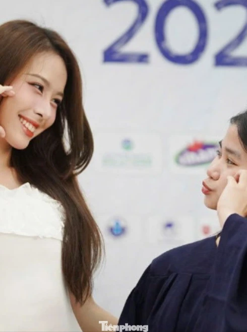 Á hậu Ngọc Thảo, Ngọc Hằng đồng hành cùng 100 thủ khoa vượt khó