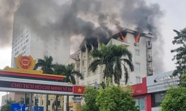 Cháy lớn tại trụ sở bưu điện ở Ninh Bình
