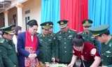 'Xuân Biên phòng ấm lòng dân bản' lan tỏa hơi ấm Tết nơi phên dậu Tổ quốc