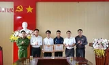 Nam sinh lớp 11 cùng hai thanh niên được khen thưởng vì cứu người đuối nước