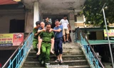 Di dời khẩn cấp hơn 1.300 dân khỏi khu chung cư xuống cấp trước bão số 5