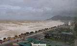 Sóng biển Thiên Cầm cuộn cao, người dân 'nín thở' trước giờ bão đổ bộ