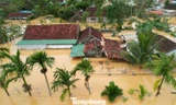 Hàng nghìn ngôi nhà ở Nghệ An vẫn chìm trong biển nước