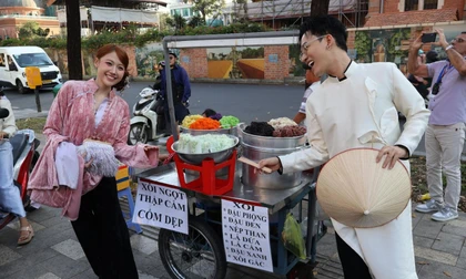 Xe xôi ngũ sắc bất ngờ nổi tiếng vì "ăn ảnh", Uyển Ân cũng tranh thủ check-in