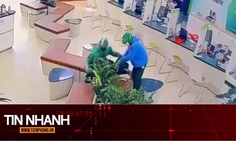 TIN NHANH: Vụ cướp khoảng 1,8 tỷ đồng tại ngân hàng: Hai đối tượng có thể đối mặt khung hình phạt nào?