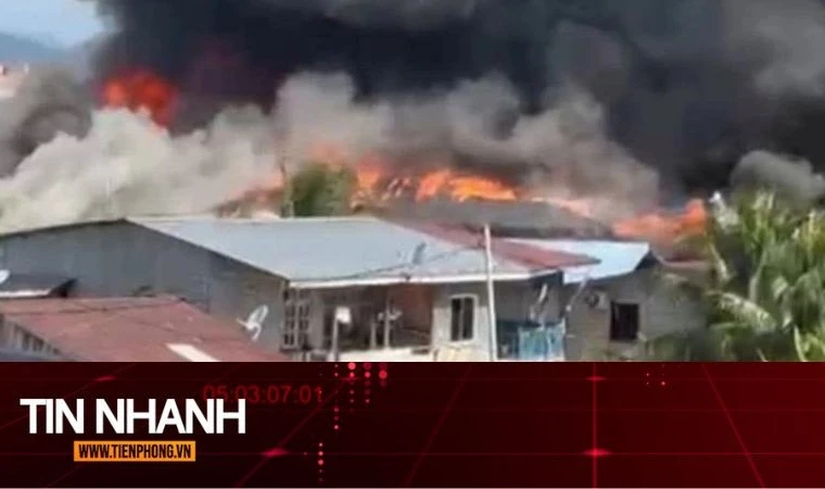TIN NHANH: Hỏa hoạn lớn thiêu rụi khoảng 40 ngôi nhà tại Malaysia, hàng trăm người sơ tán