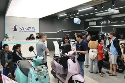 Khách Việt tranh thủ chốt đơn xe máy điện VinFast để "sống khỏe" trước cơn bão giá xăng dầu