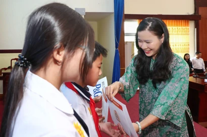 P&G Việt Nam trao tặng 150 suất học bổng cho tấm gương hiếu học ở TP.HCM