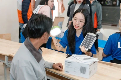 Panasonic Việt Nam trao tặng 510 đèn năng lượng mặt trời xã biên giới tỉnh Quảng Trị