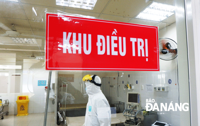 Ảnh: Báo Đà Nẵng Đà Nẵng: Các khu cách ly COVID-19 đã đầy, xem xét việc thực hiện cách ly theo vùng ảnh 1